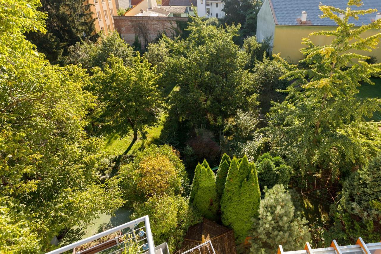 Hotel Atlas Ceske Budejovice Luaran gambar