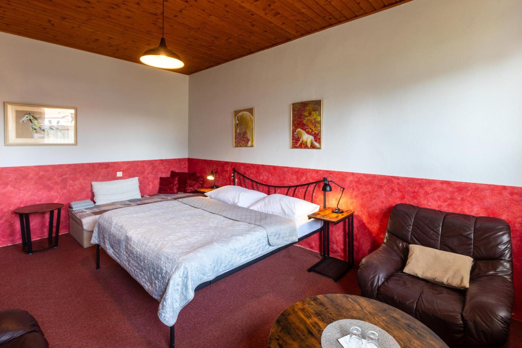 Hotel Atlas Ceske Budejovice Luaran gambar