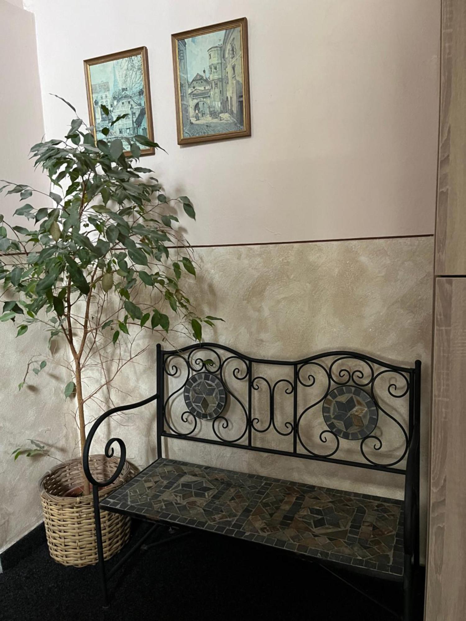 Hotel Atlas Ceske Budejovice Luaran gambar